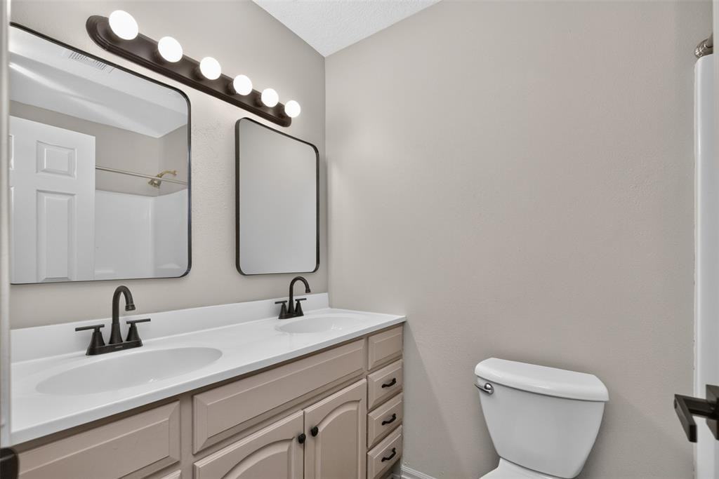 2819 E 37th St #2819 - Photo 3 of 13