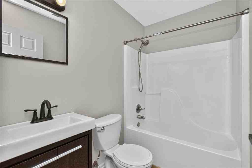2819 E 37th St #2819 - Photo 4 of 13