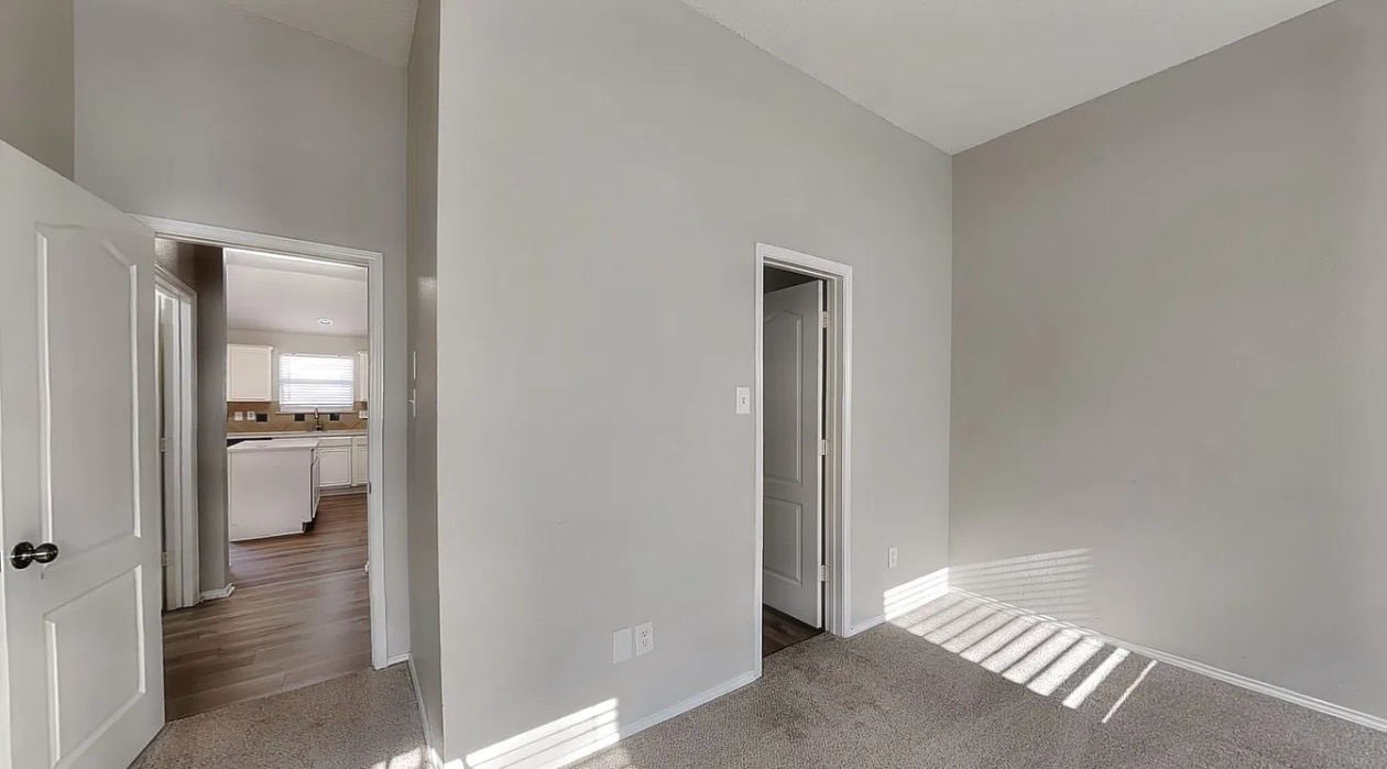 303 Dakota Dr - Photo 2 of 15