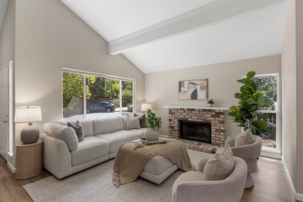 1299 Sheppard Ct - Photo 4 of 39