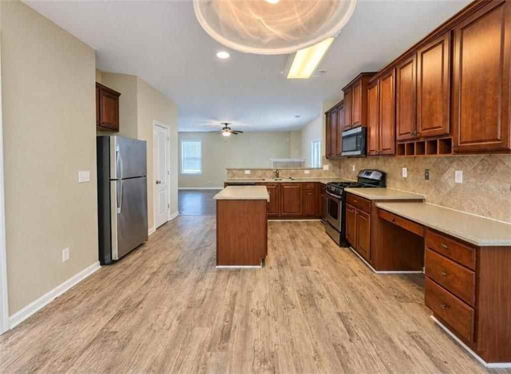 562 Preserve Park Dr - Photo 4 of 21