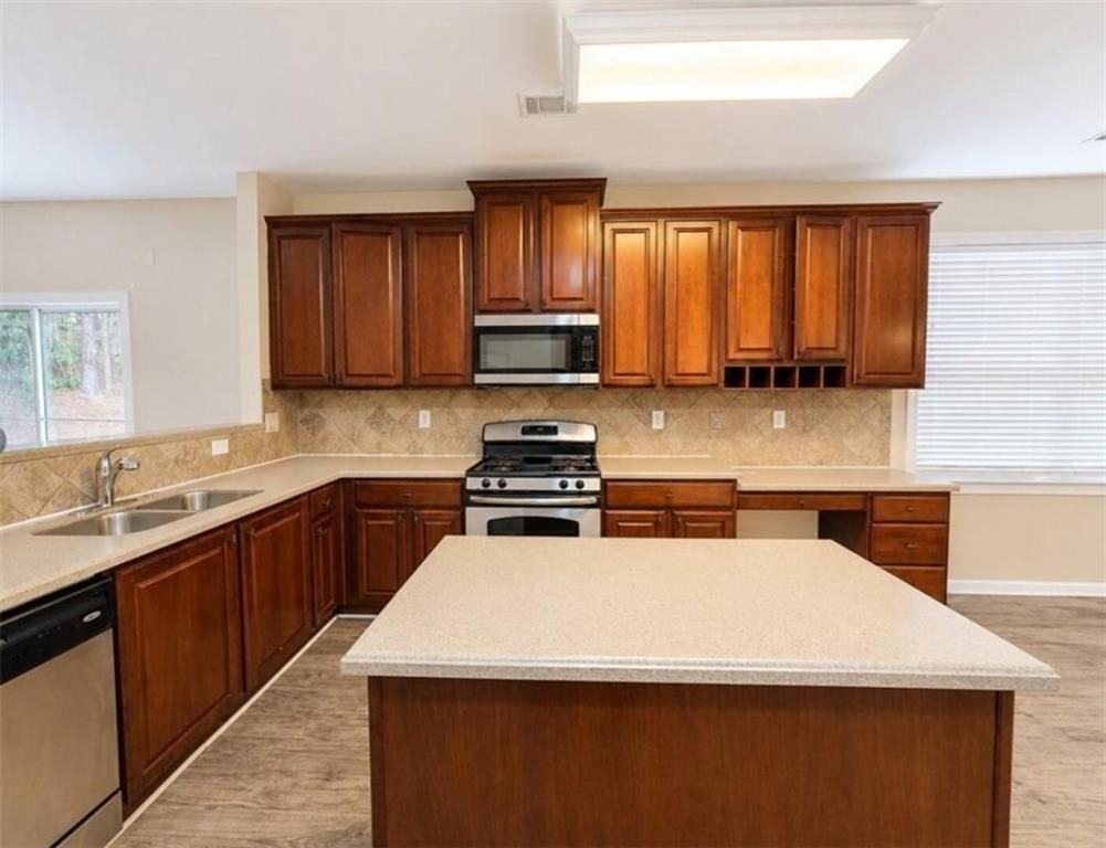 562 Preserve Park Dr - Photo 6 of 21