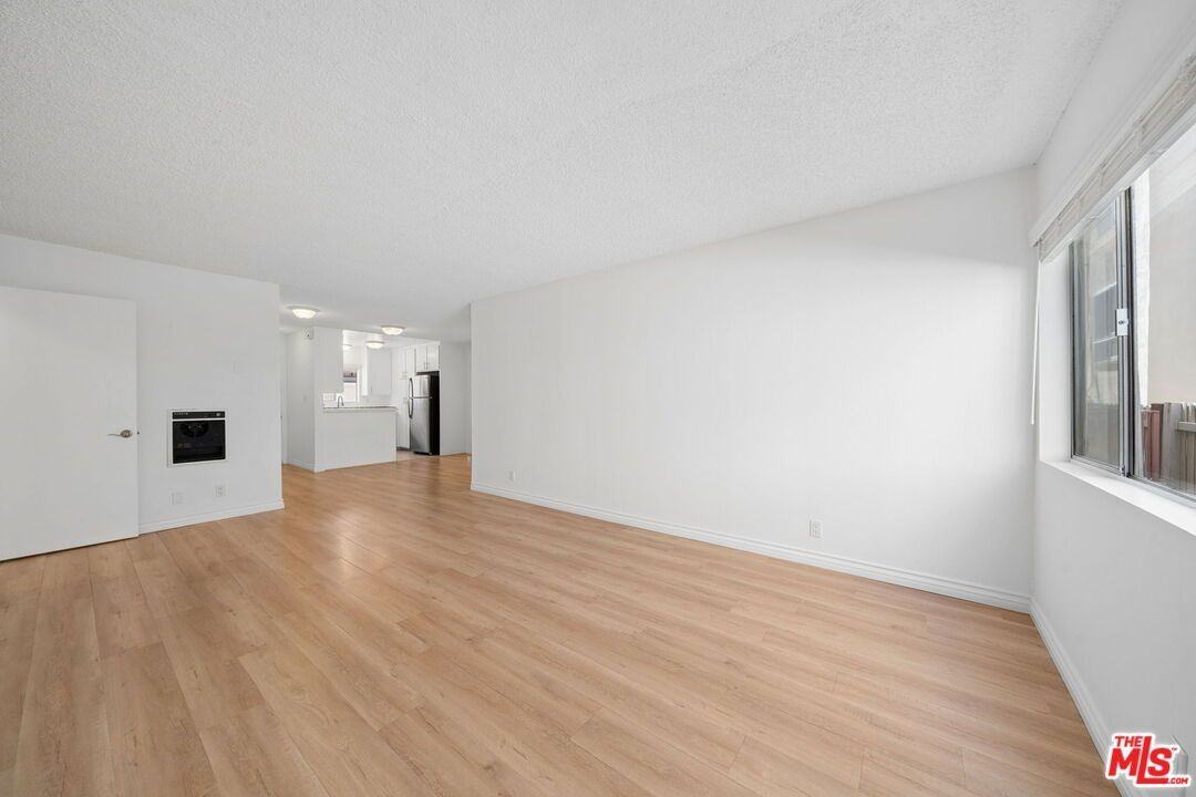 1028 7th St ##102 - Photo 2 of 18