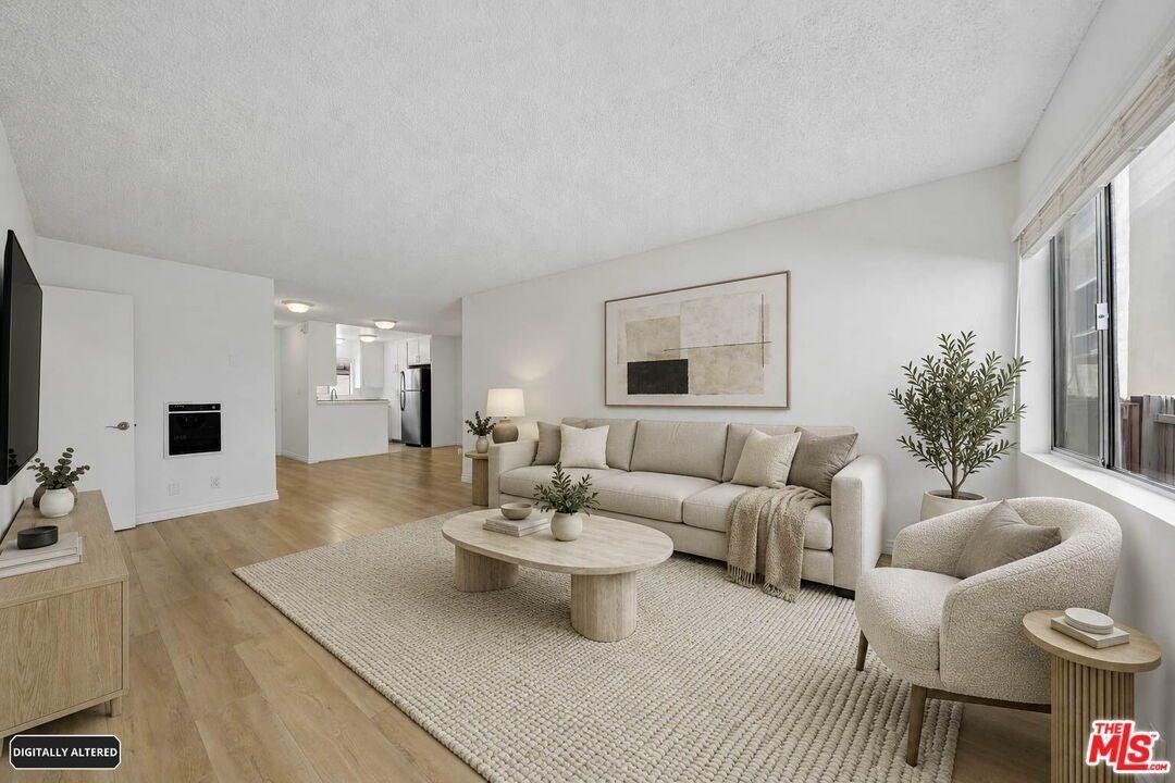 1028 7th St ##102 - Photo 3 of 18