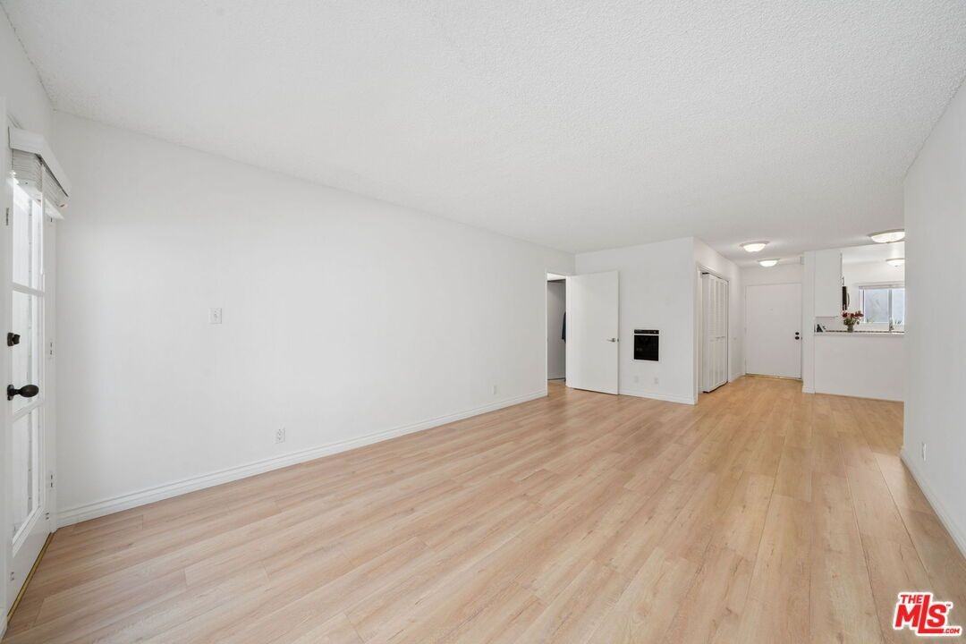 1028 7th St ##102 - Photo 4 of 18