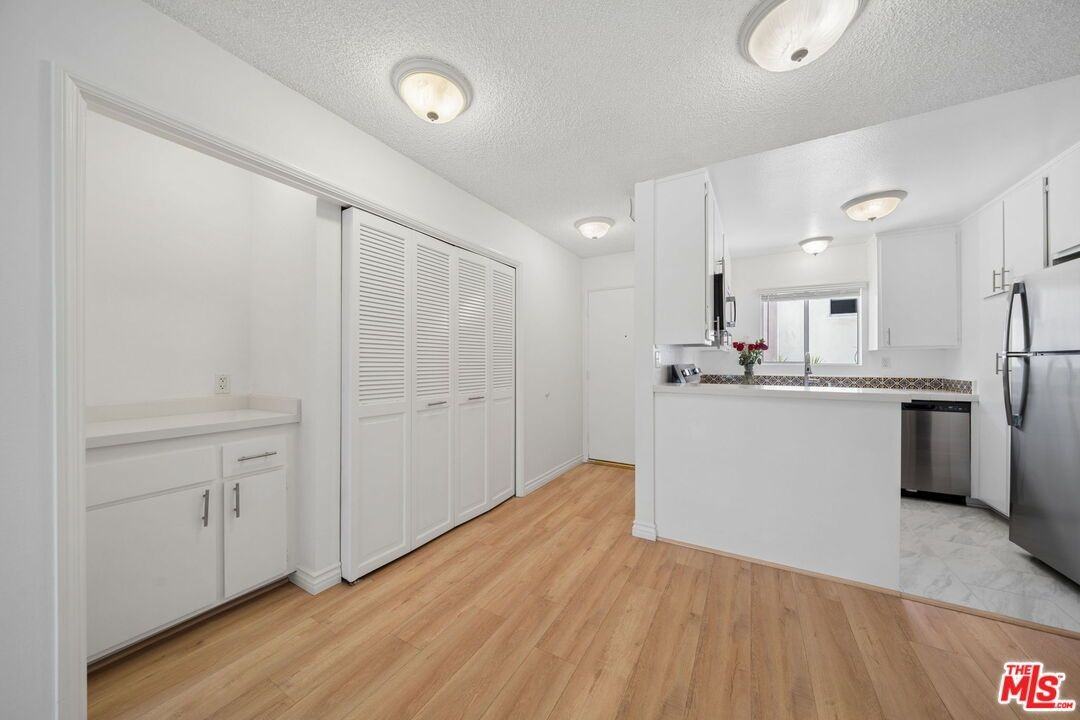 1028 7th St ##102 - Photo 5 of 18