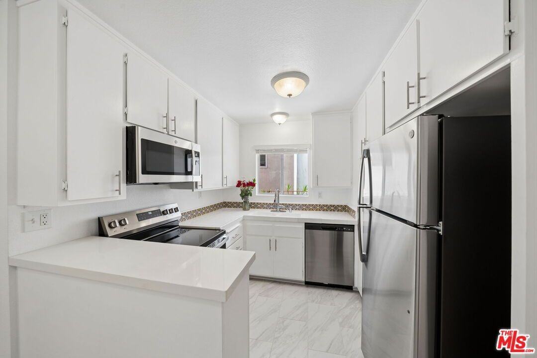 1028 7th St ##102 - Photo 6 of 18
