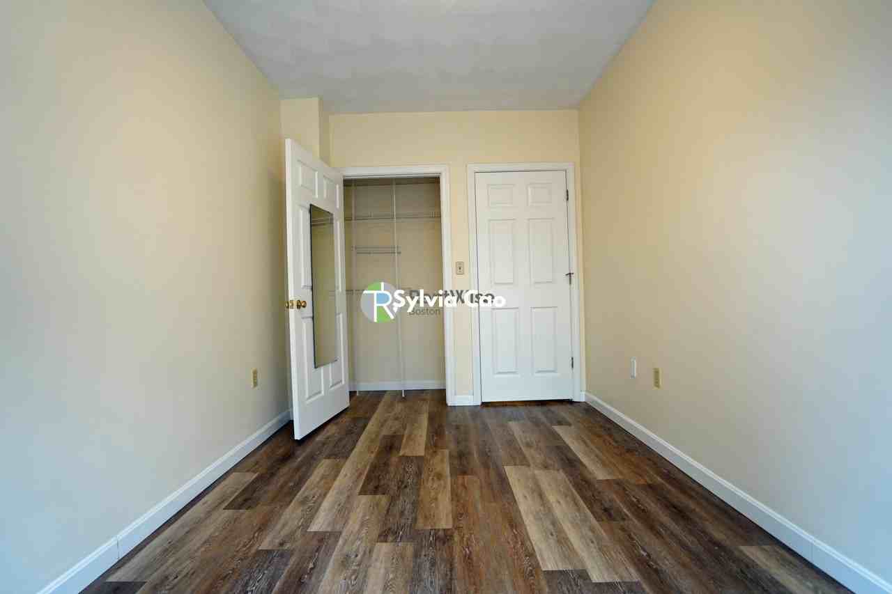 81 Essex St #63 - Photo 5 of 11
