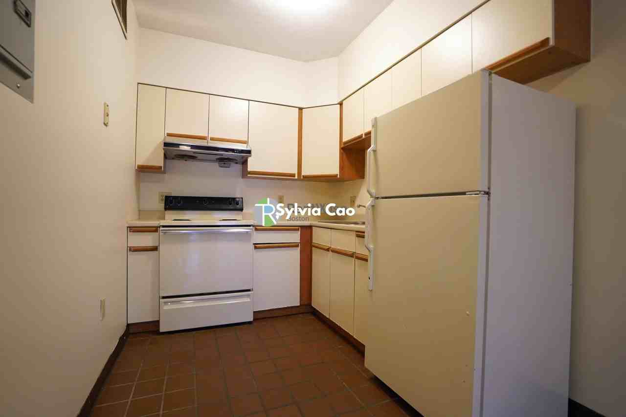 81 Essex St #63 - Photo 6 of 11