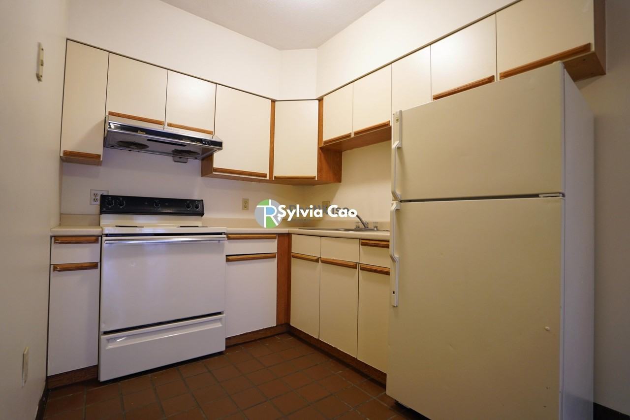 81 Essex St #63 - Photo 7 of 11