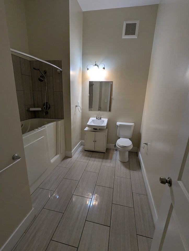 1618 Bank St - Photo 5 of 14