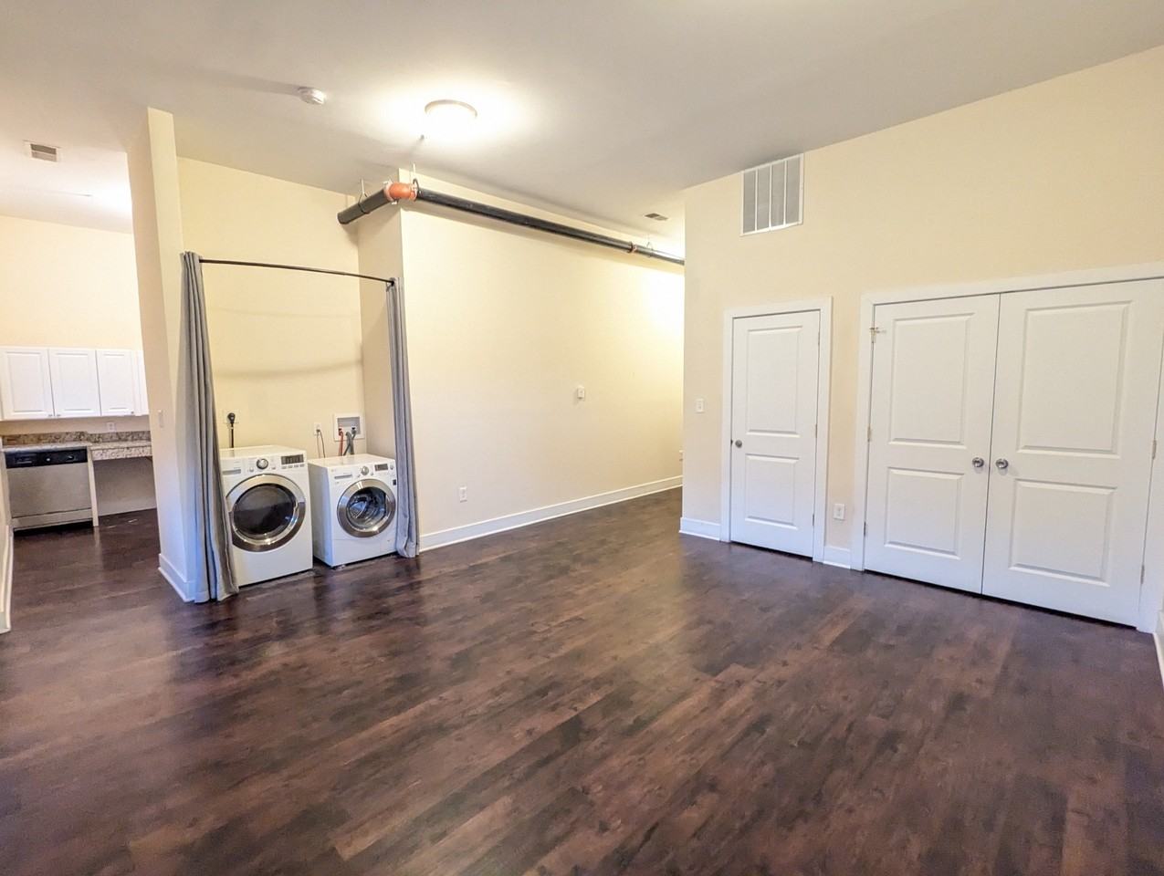 1618 Bank St - Photo 6 of 14