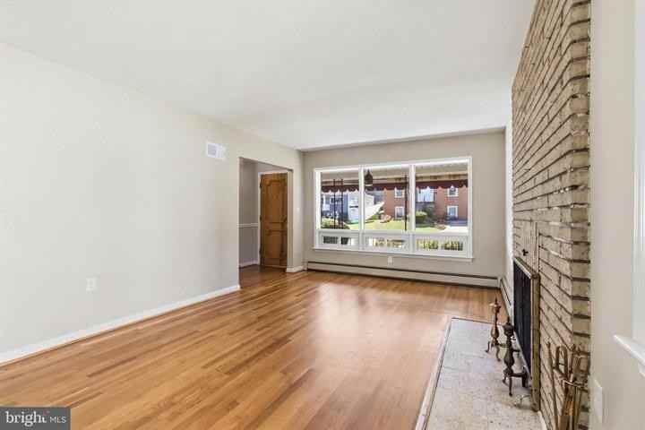 1935 S Kenmore St - Photo 6 of 50
