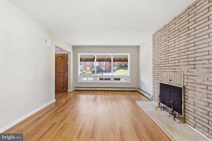 1935 S Kenmore St - Photo 7 of 50