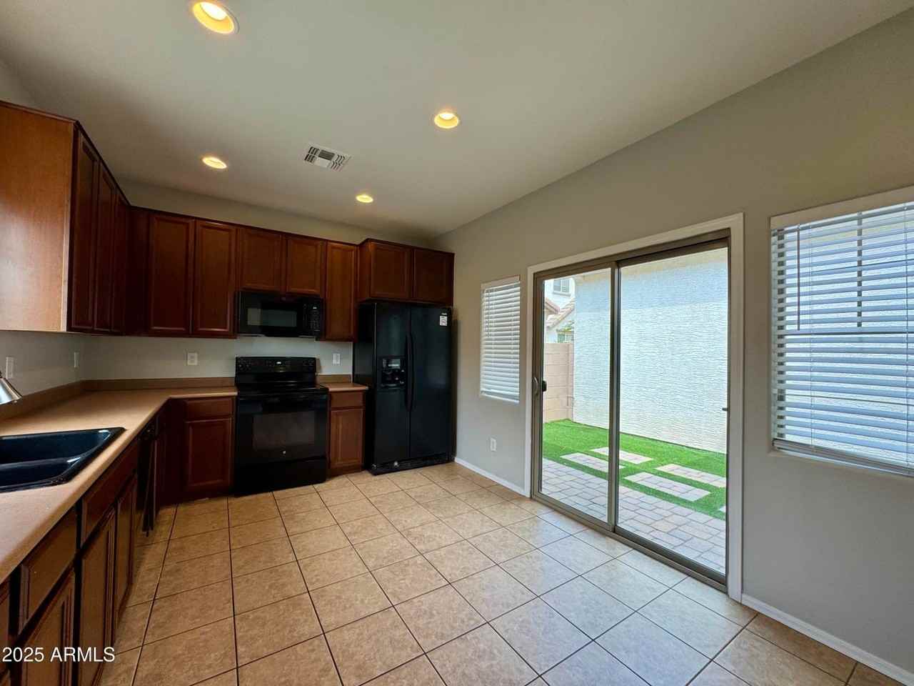 419 N Ranger Ct - Photo 2 of 11