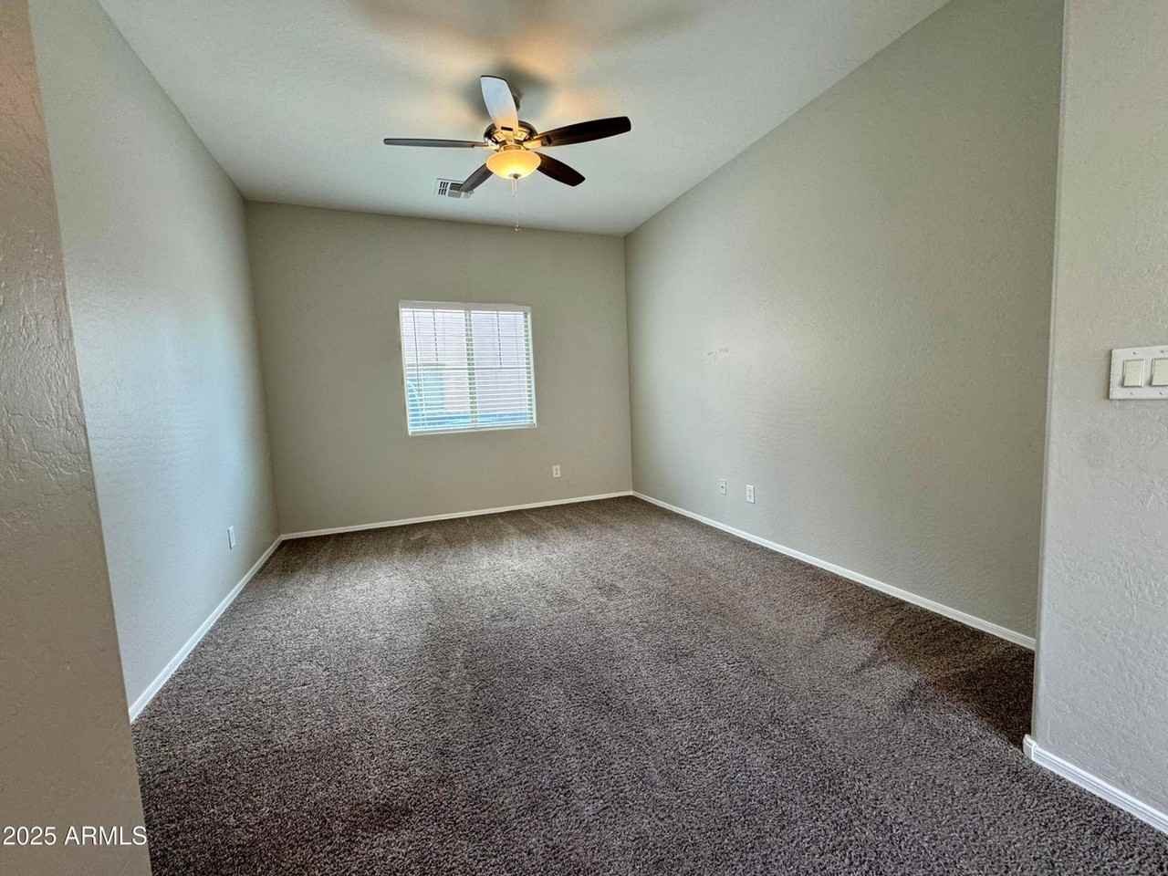 419 N Ranger Ct - Photo 3 of 11