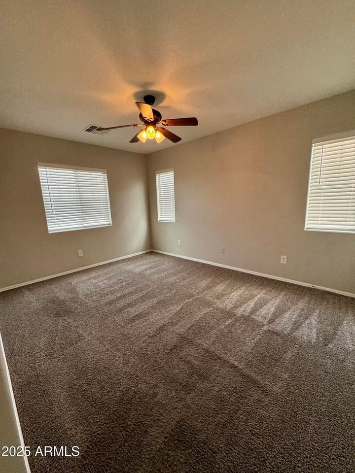 419 N Ranger Ct - Photo 6 of 11