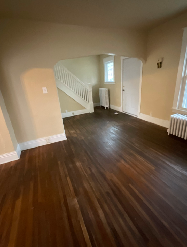 132 Newfield St - Photo 3 of 10