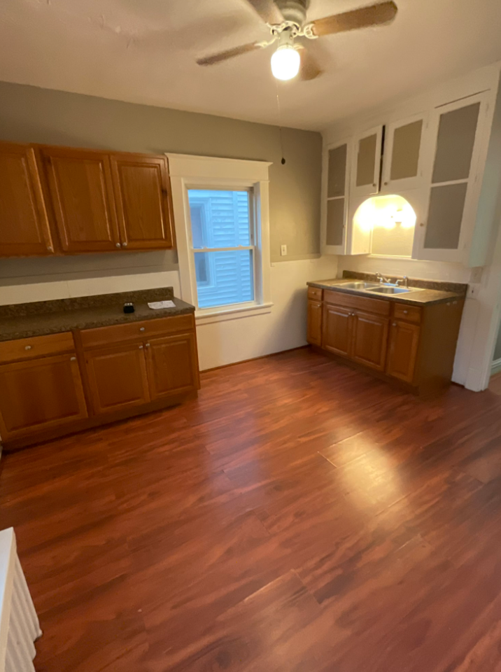 132 Newfield St - Photo 4 of 10