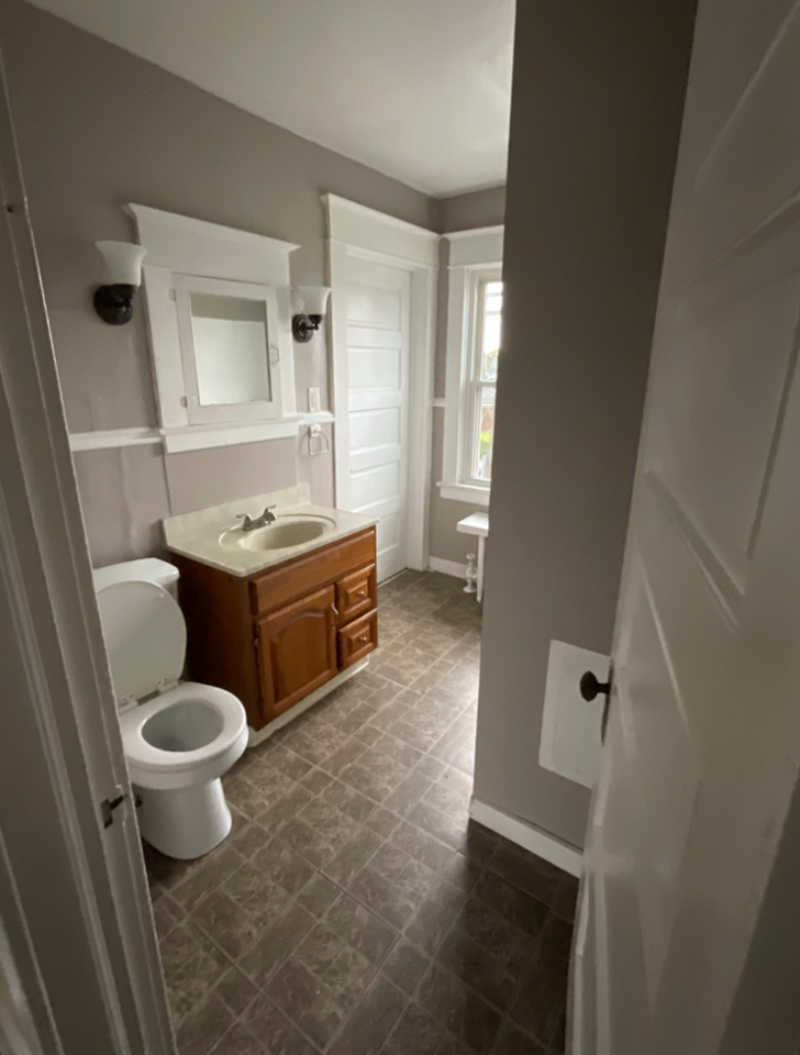 132 Newfield St - Photo 6 of 10
