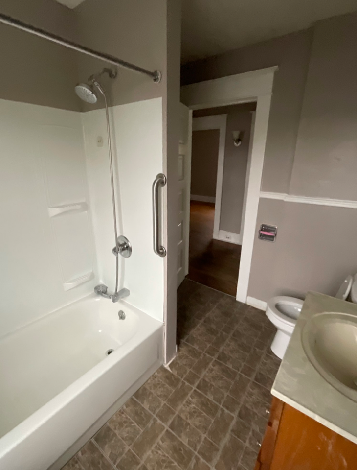 132 Newfield St - Photo 7 of 10