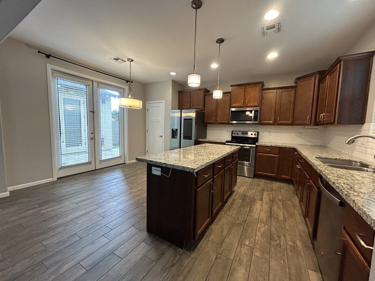 1910 E Missouri Ave - Photo 3 of 50