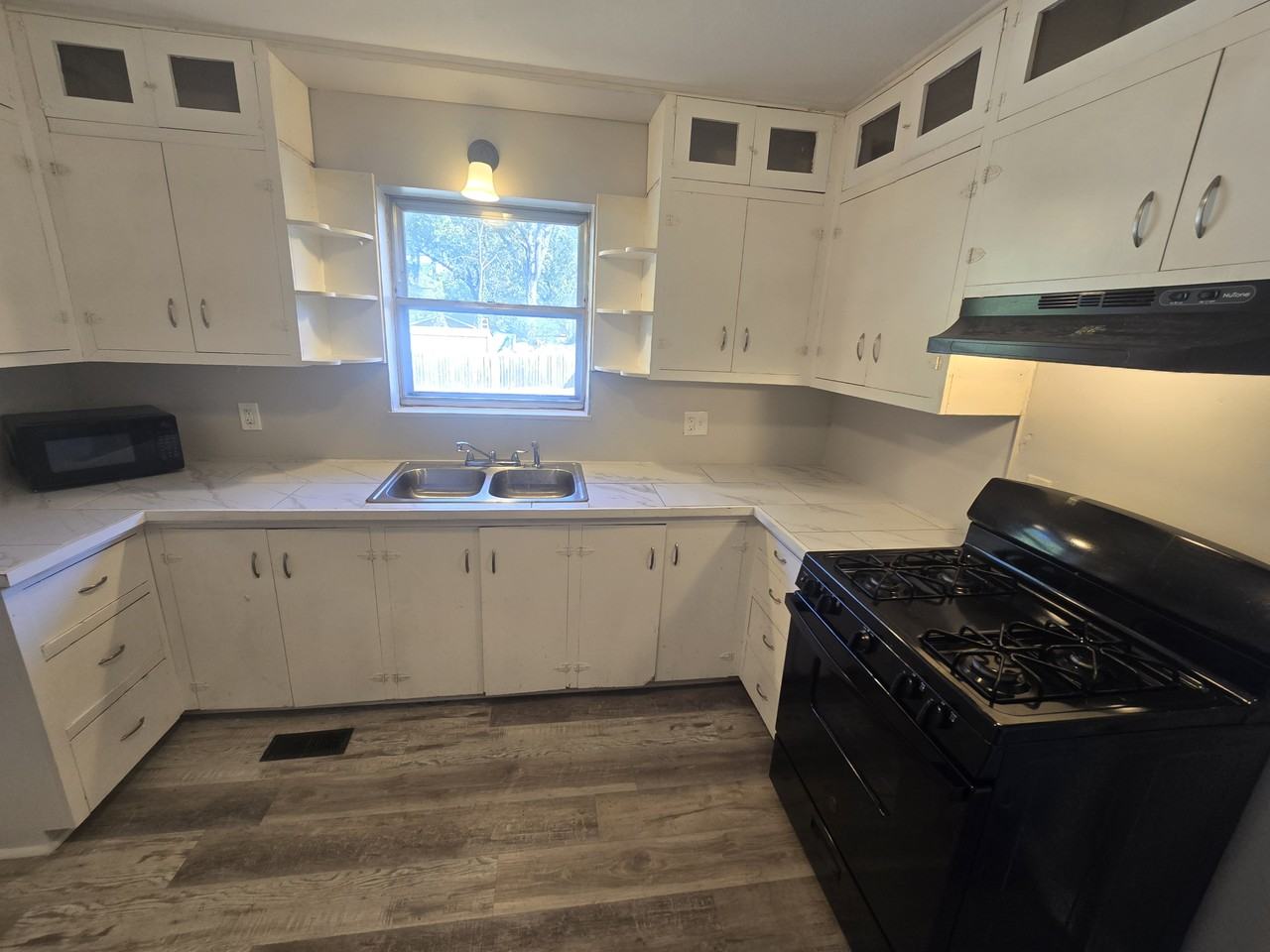 1400 S Pierce St - Photo 5 of 16