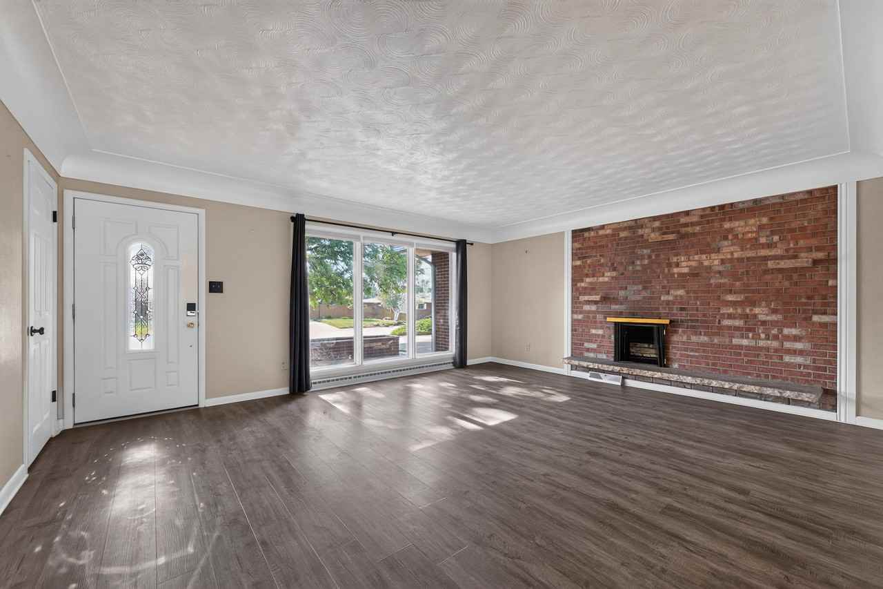 2105 51st Ave - Photo 5 of 43