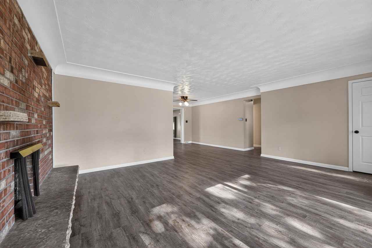2105 51st Ave - Photo 6 of 43