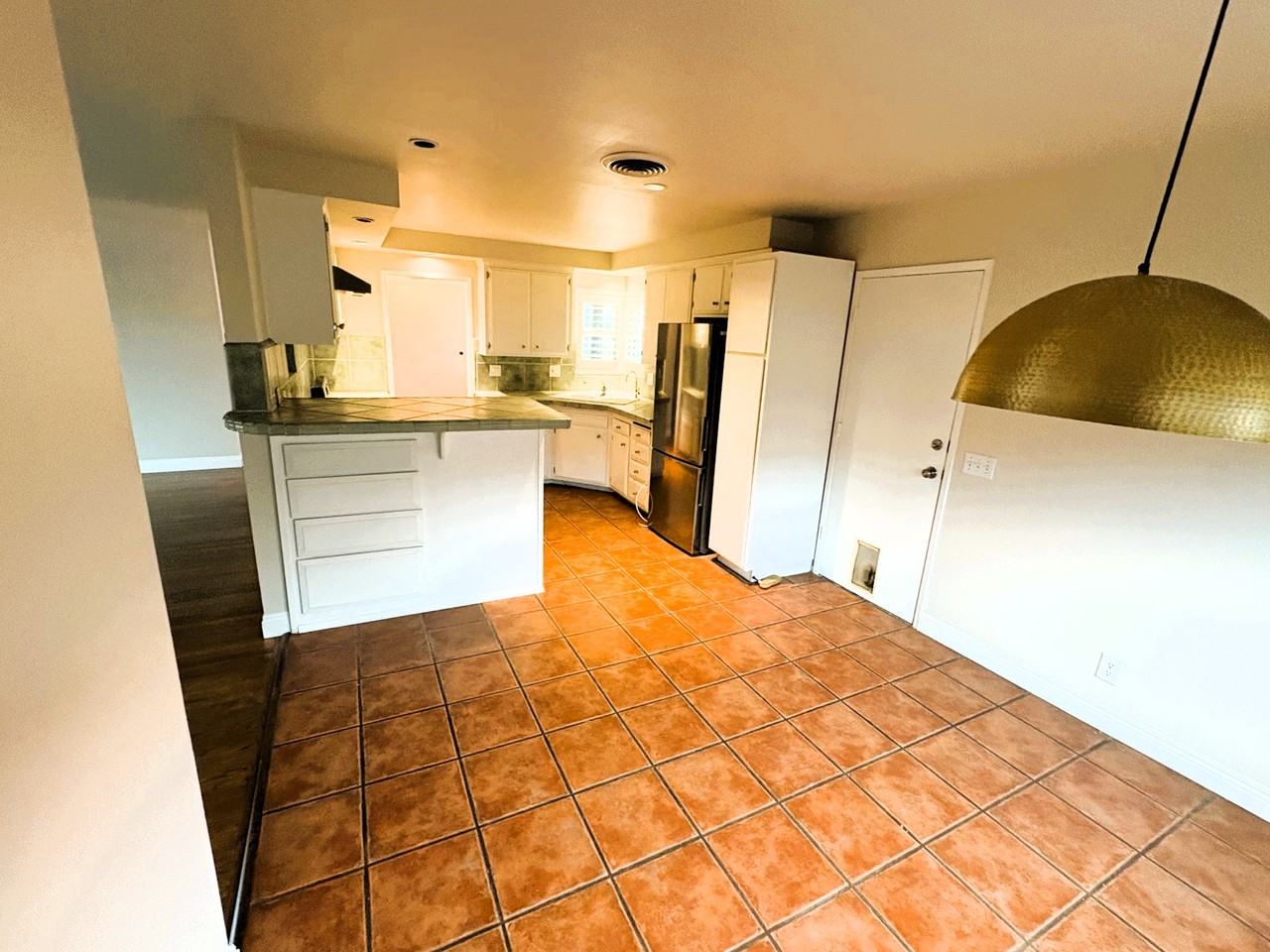 1427 Finch Ave - Photo 7 of 38