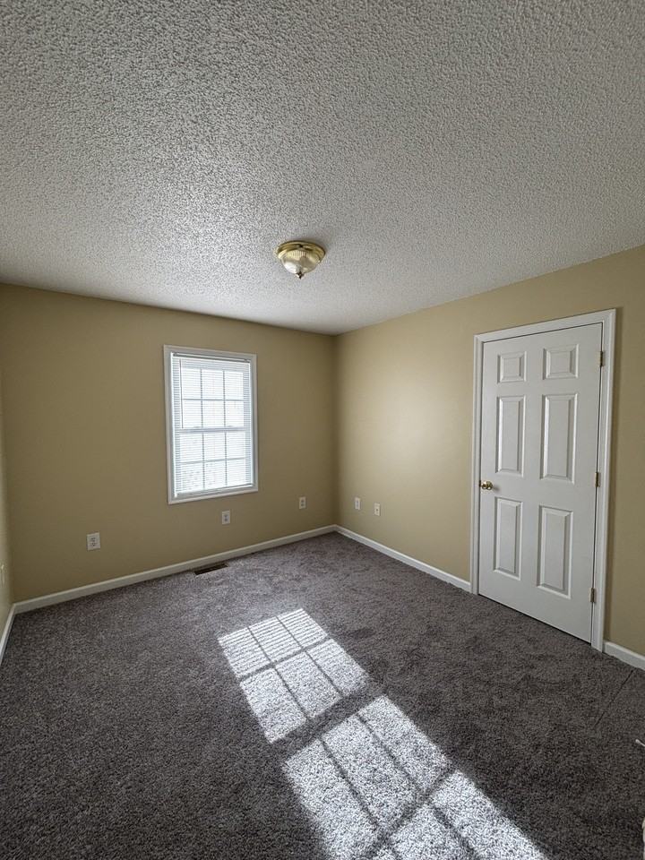 533 Bluff Ave - Photo 3 of 8