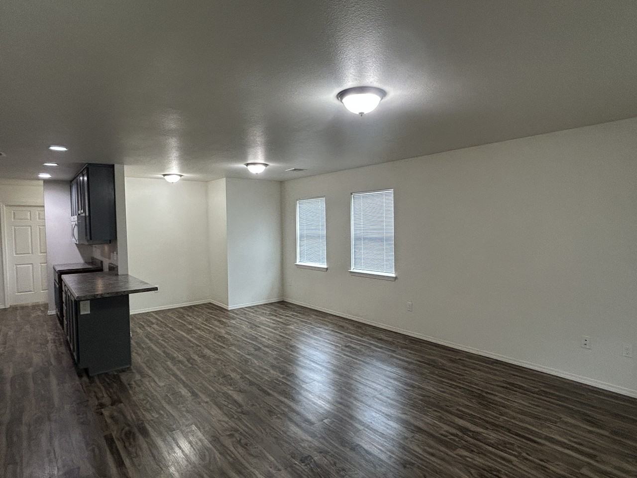 502 S Xanthus Ave - Photo 3 of 24