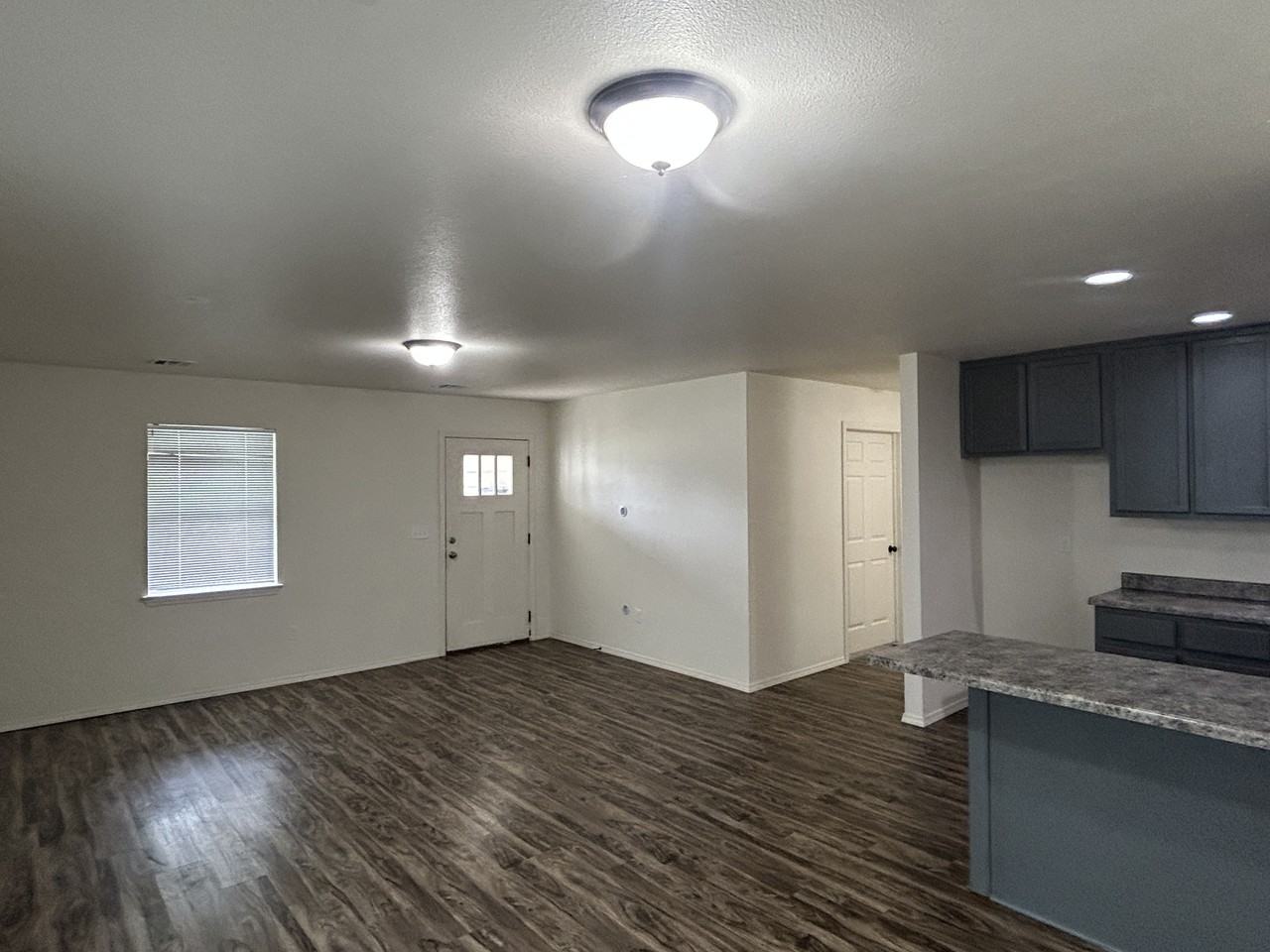 502 S Xanthus Ave - Photo 5 of 24