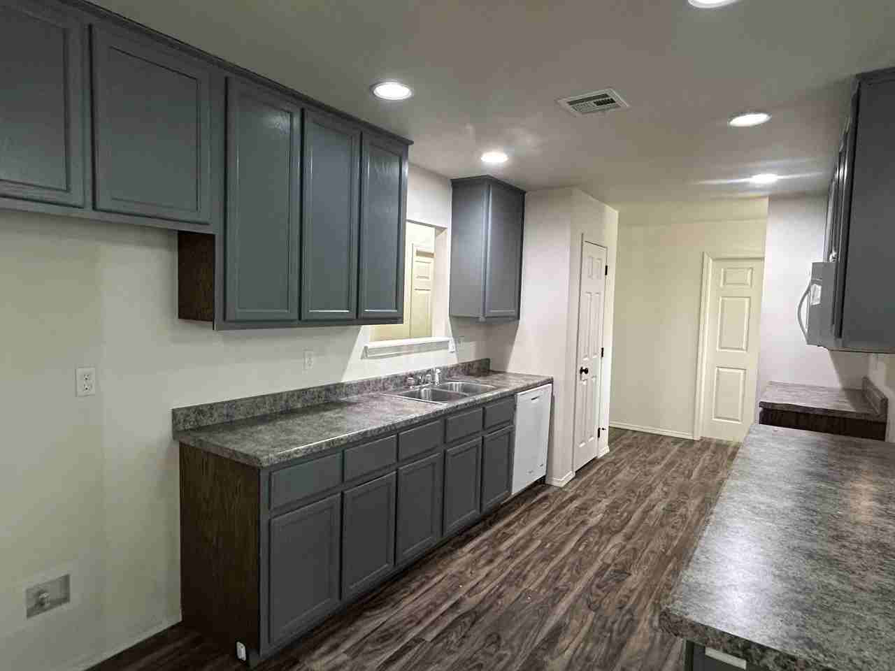 502 S Xanthus Ave - Photo 7 of 24