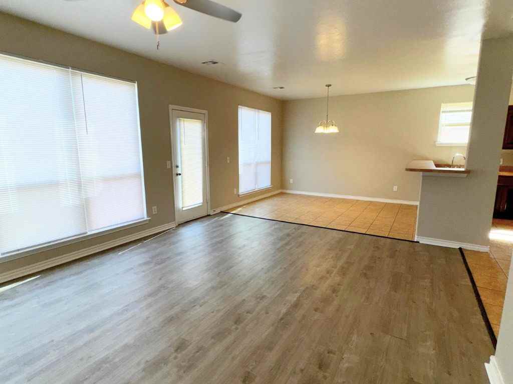 12024 Garden Dr - Photo 5 of 19
