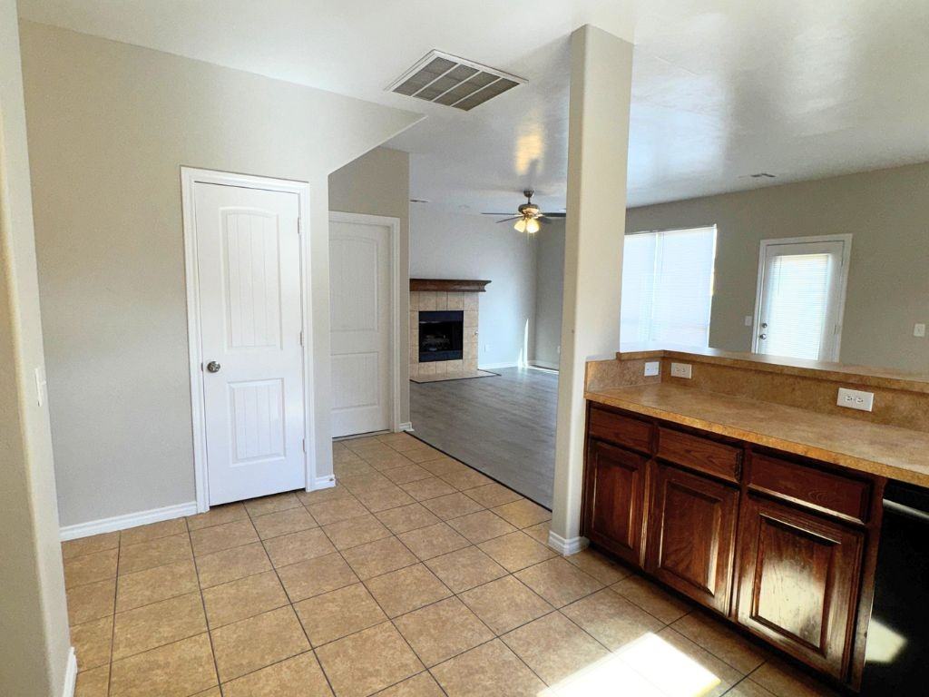 12024 Garden Dr - Photo 6 of 19