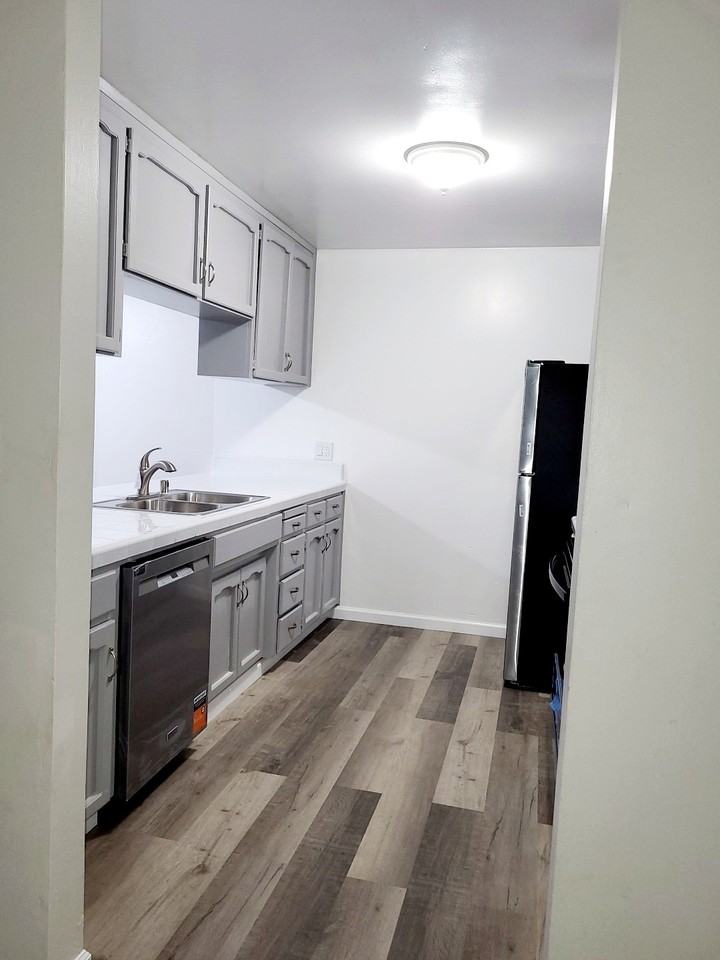 3216 La Costa St #C - Photo 5 of 8
