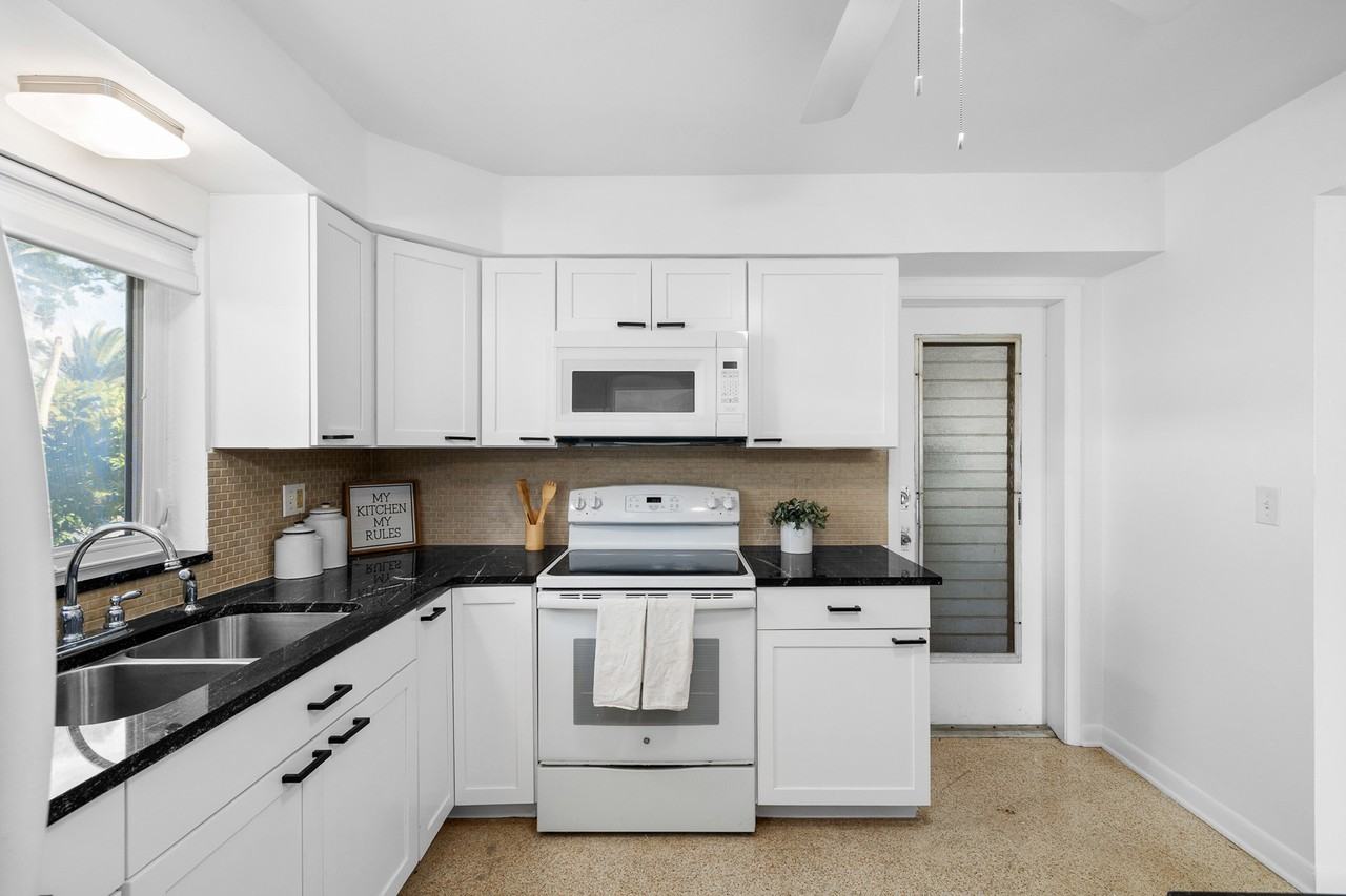 1048 Charles St #NA - Photo 3 of 14