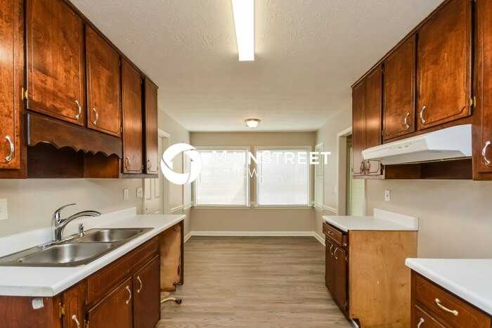 185 Laurel Way - Photo 5 of 16