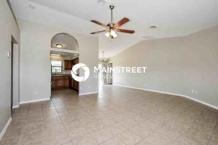 18484 Sarasota Rd - Photo 3 of 15