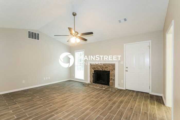 107 Pond Dr - Photo 3 of 16