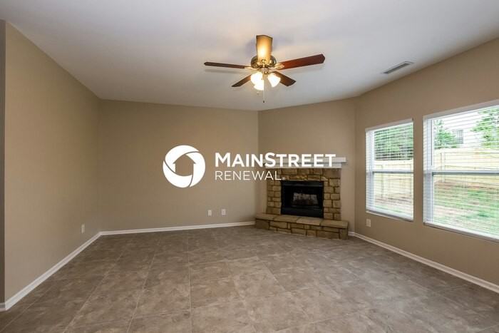 347 Kendall Dr - Photo 2 of 17