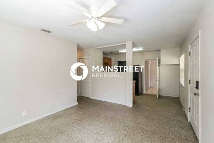 7013 Yule Ln - Photo 4 of 16