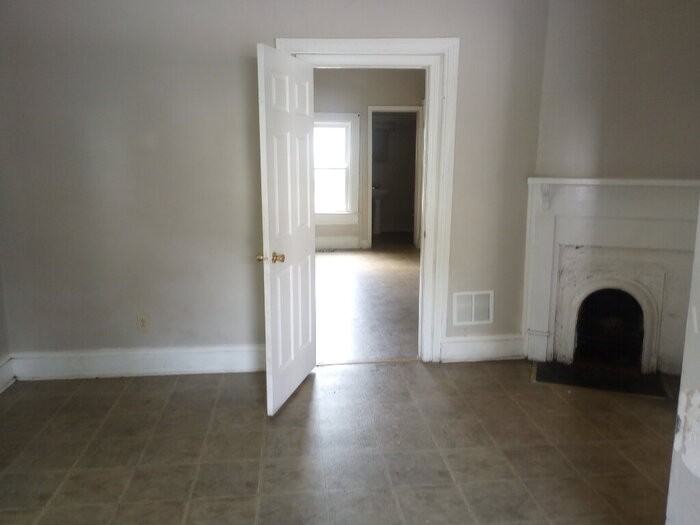 212 D St - Photo 4 of 7