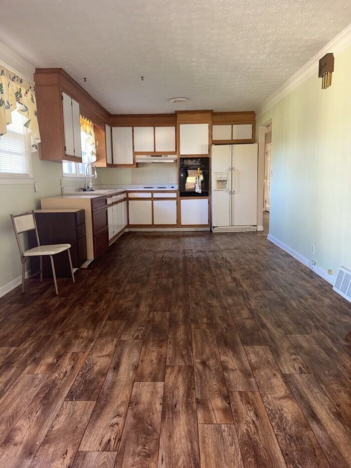 3921 Shady Grove Rd - Photo 3 of 22