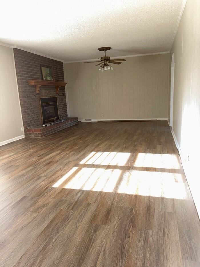 3921 Shady Grove Rd - Photo 6 of 22
