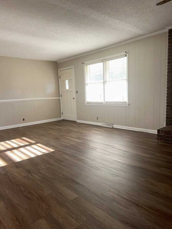 3921 Shady Grove Rd - Photo 7 of 22