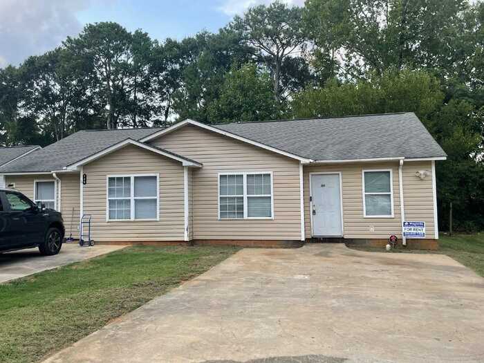 104 Townsley Ct - Photo 2 of 18