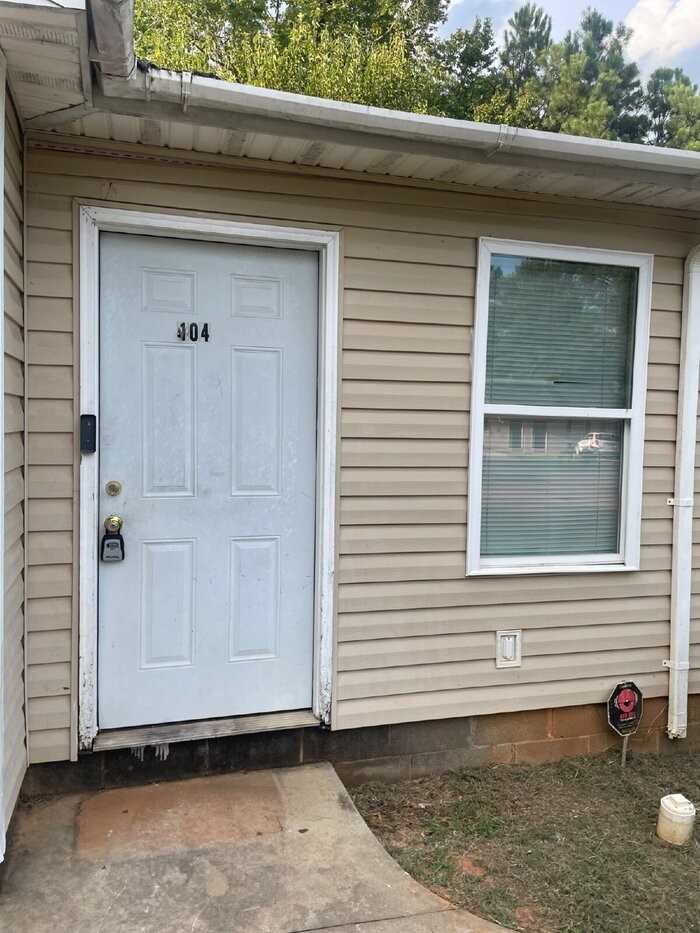 104 Townsley Ct - Photo 4 of 18