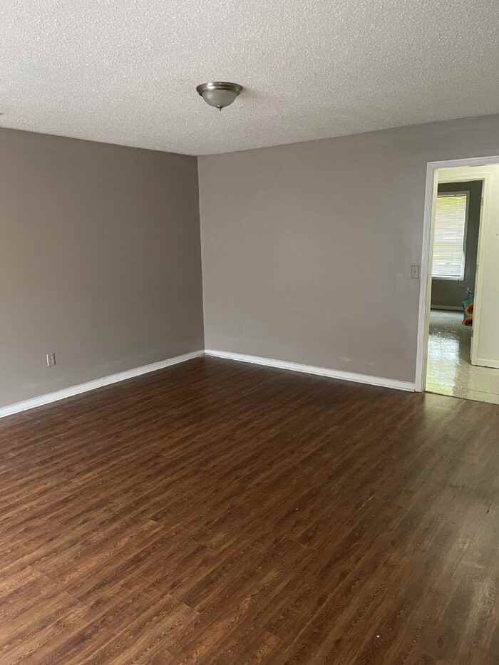 104 Townsley Ct - Photo 5 of 18
